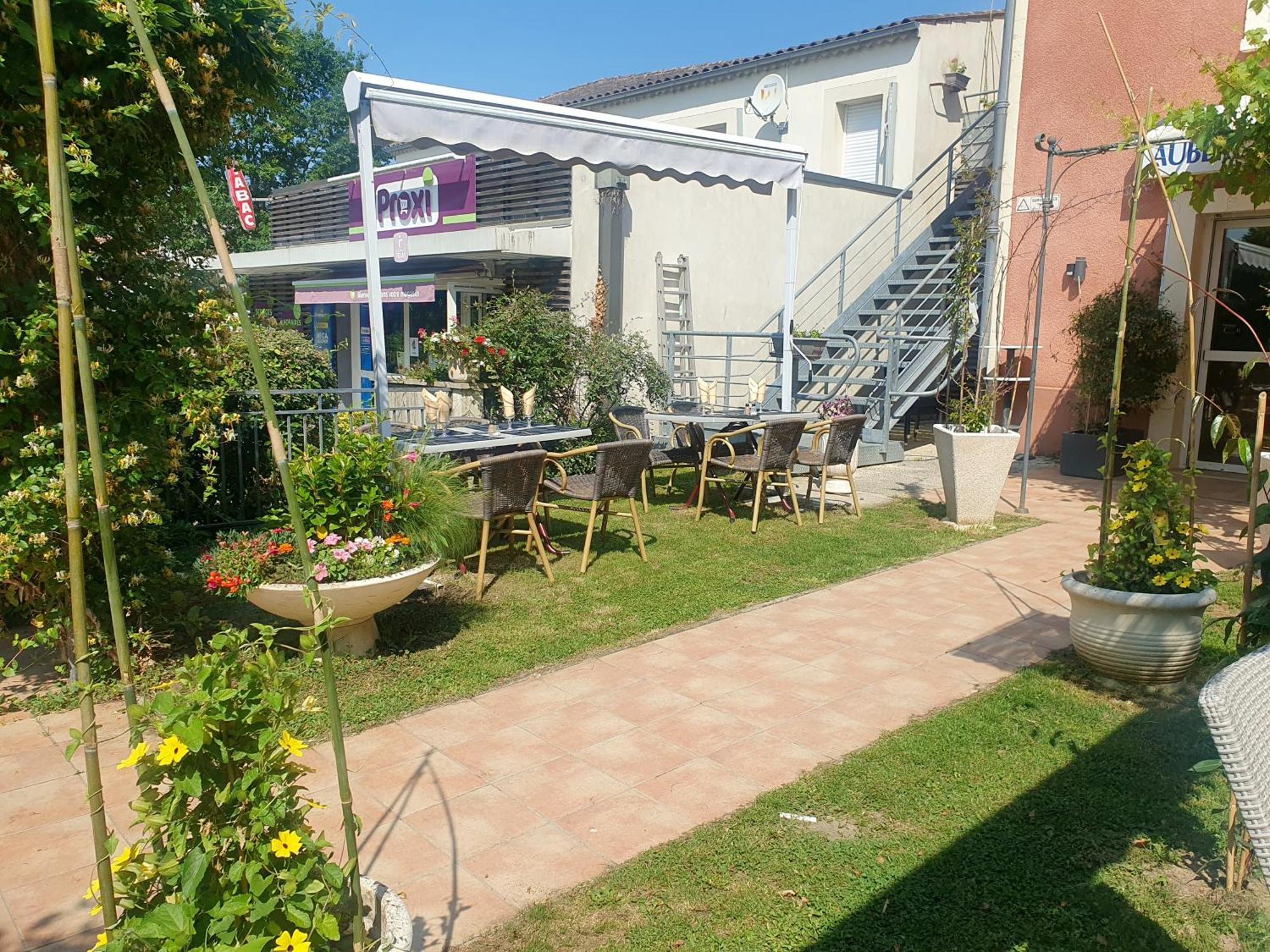 Auberge Des Lacs Bleus Clérac Exterior photo