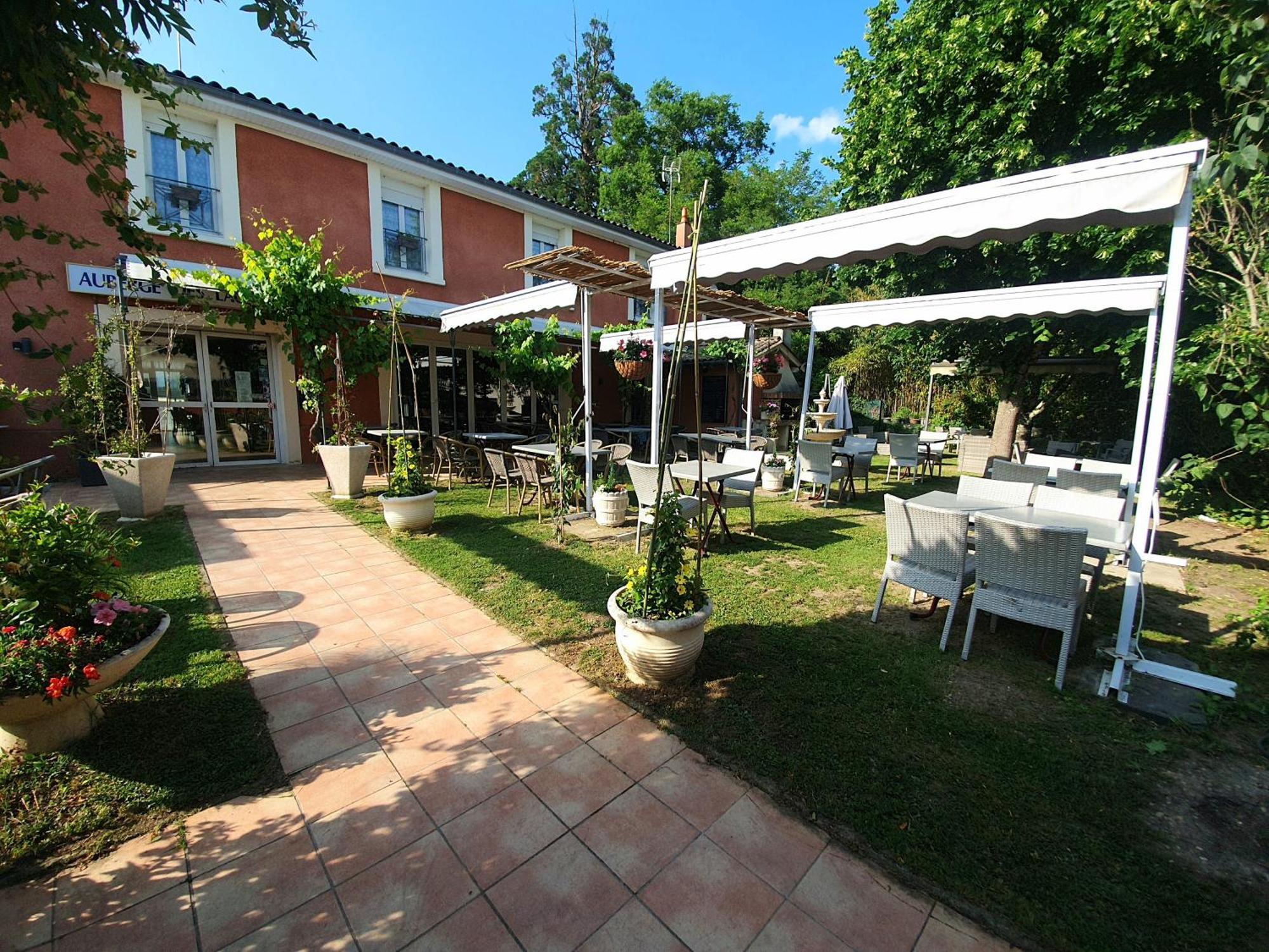 Auberge Des Lacs Bleus Clérac Exterior photo