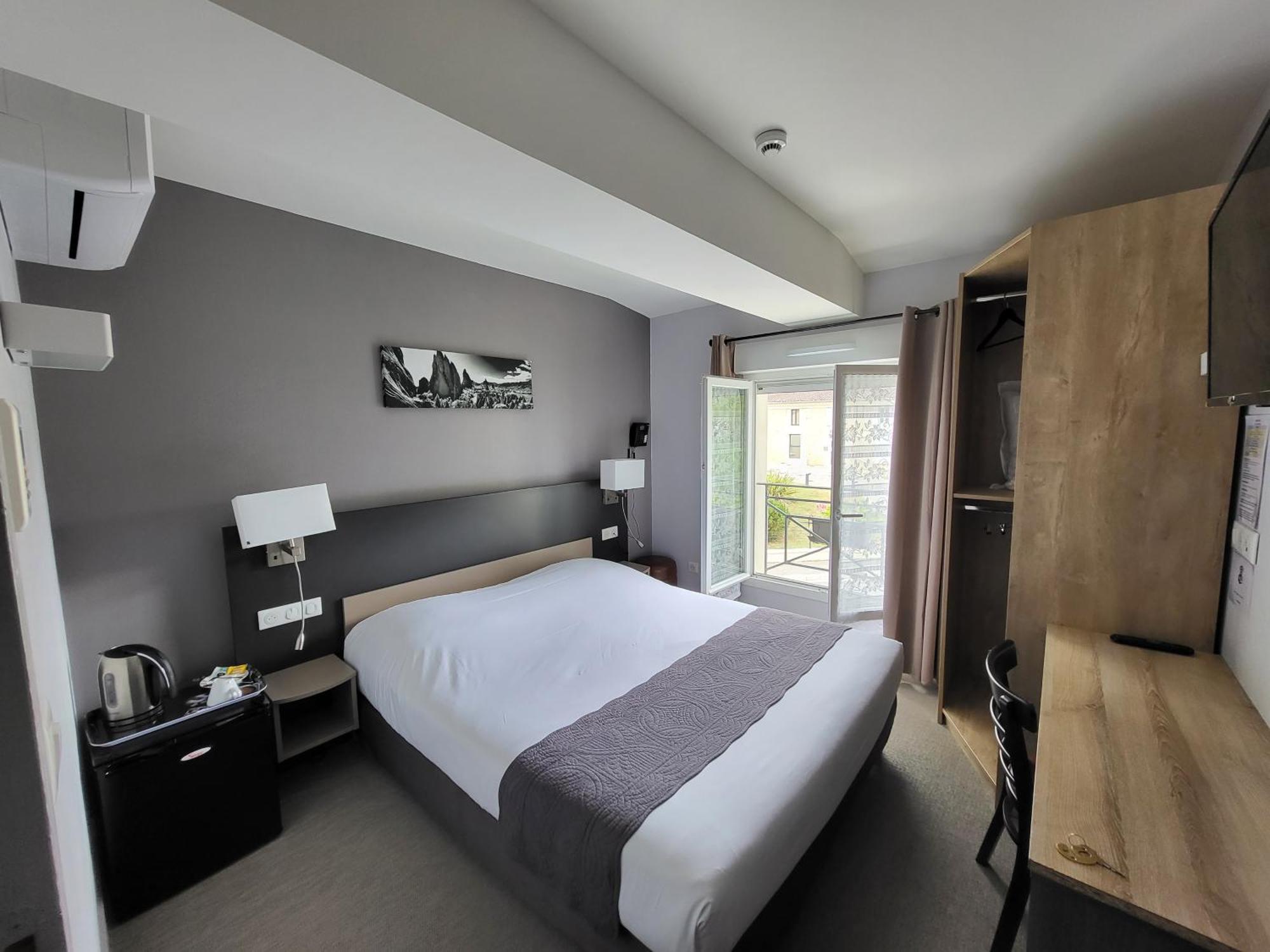 Auberge Des Lacs Bleus Clérac Room photo